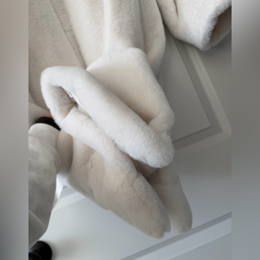 Alo- Oversized Faux Fur White Women's Trench - Picture 7 of 9